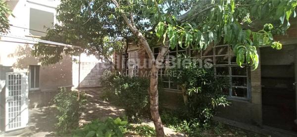 Maison T4 des années 50 avec grand Atelier et 2 grands garages (type chai)