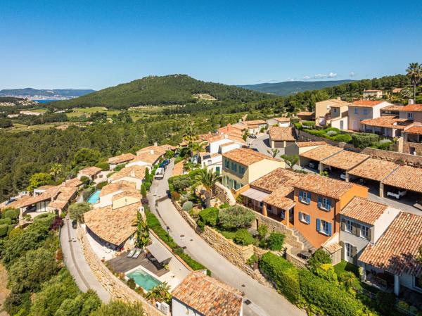 Vente Maison de luxe Saint-Cyr-sur-Mer 5 Pièces 118 m²