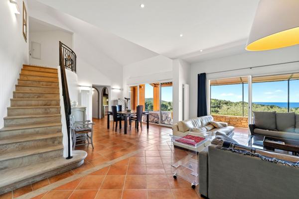 Vente Maison de luxe Saint-Cyr-sur-Mer 5 Pièces 118 m²
