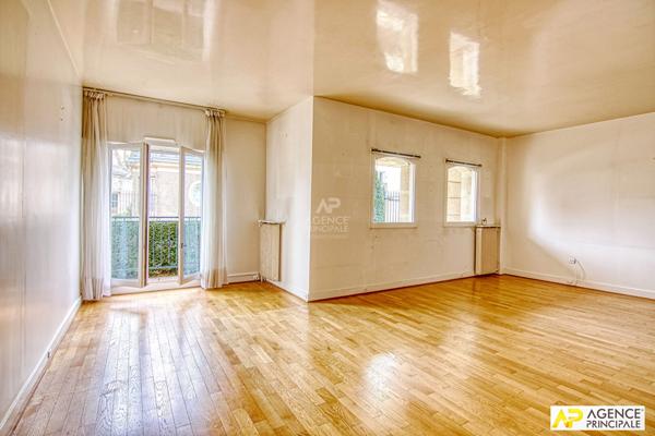 Versailles Ermitage Appartement traversant 5 pèces 127 m² avec terrasse , 4 caves et 2 places de parking en sous-sol €830 000 ** - Référence 27244