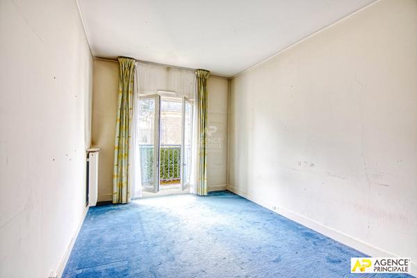 Versailles Ermitage Appartement traversant 5 pèces 127 m² avec terrasse , 4 caves et 2 places de parking en sous-sol €830 000 ** - Référence 27244