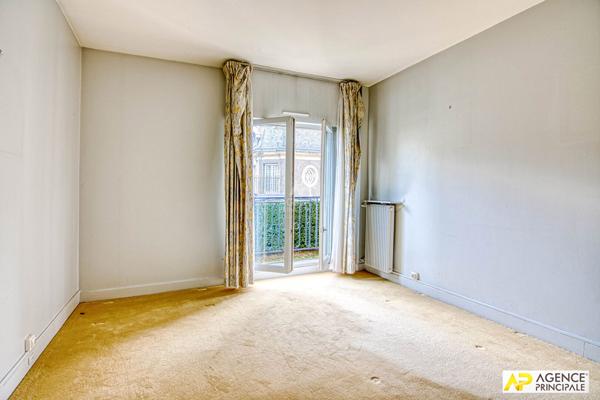 Versailles Ermitage Appartement traversant 5 pèces 127 m² avec terrasse , 4 caves et 2 places de parking en sous-sol €830 000 ** - Référence 27244