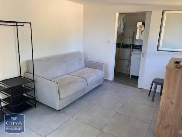 Appartement à louer 1 pièce 17.7m² Saint-Pierre (97410)