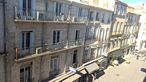 T3 lumineux ,Grand Rue Jean Moulin, immeuble Haussmannien dans  l' Ecusson