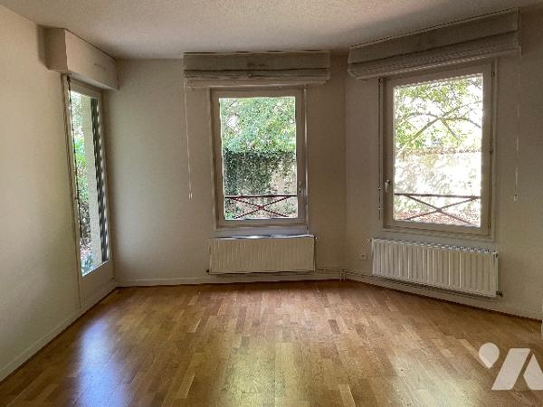 appartement F 2 Nancy centre avec jardin privatif ,parking et cave