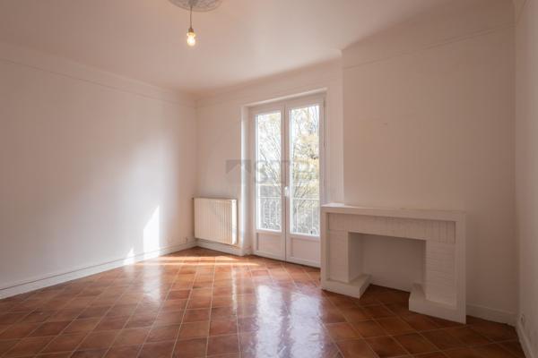 Appartement T3 de 67m2 environ avec balcon au 1er étage d'une petite copropriété