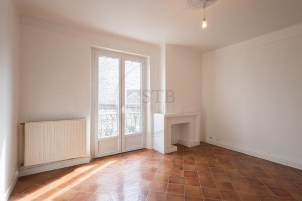 Appartement T3 de 67m2 environ avec balcon au 1er étage d'une petite copropriété