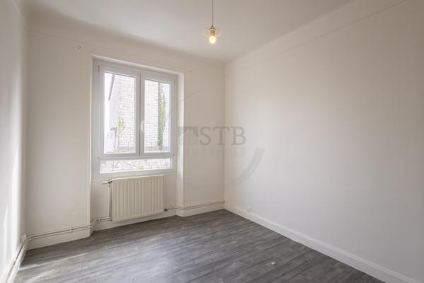 Appartement T3 de 67m2 environ avec balcon au 1er étage d'une petite copropriété