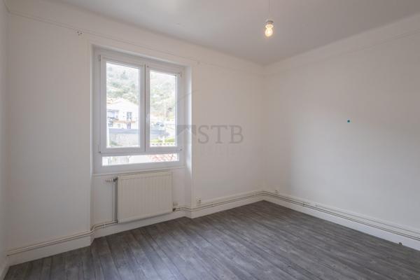 Appartement T3 de 67m2 environ avec balcon au 1er étage d'une petite copropriété