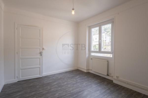 Appartement T3 de 67m2 environ avec balcon au 1er étage d'une petite copropriété