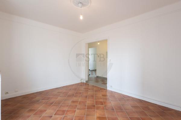 Appartement T3 de 67m2 environ avec balcon au 1er étage d'une petite copropriété