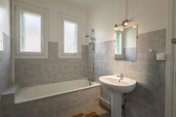 Appartement T3 de 67m2 environ avec balcon au 1er étage d'une petite copropriété
