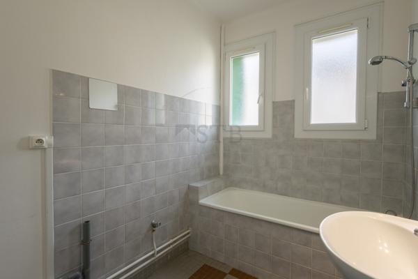 Appartement T3 de 67m2 environ avec balcon au 1er étage d'une petite copropriété