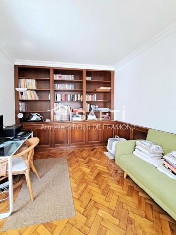COUP DE CŒUR – BELLE MAISON DE CARACTÈRE AVEC PISCINE, JARDIN ET 4 GARAGES - SANS VIS-À-VIS ET ENVIRONNEMENT CALME EN PLEINE VILLE AVEC TOUTES LES COMMODITÉS.