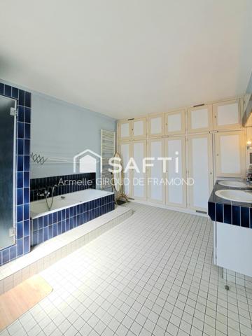 COUP DE CŒUR – BELLE MAISON DE CARACTÈRE AVEC PISCINE, JARDIN ET 4 GARAGES - SANS VIS-À-VIS ET ENVIRONNEMENT CALME EN PLEINE VILLE AVEC TOUTES LES COMMODITÉS.