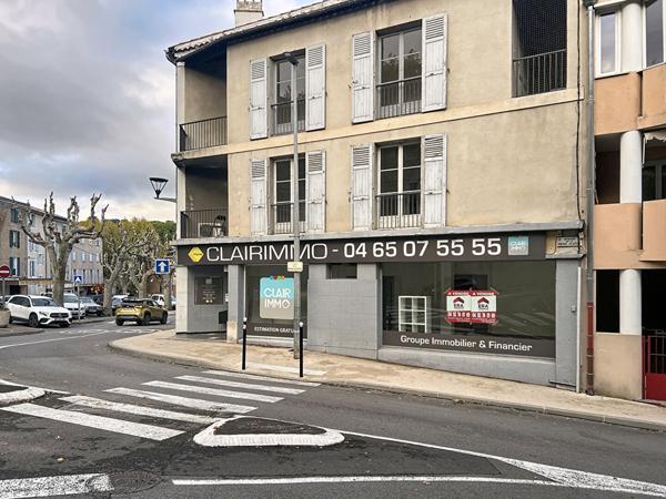 Local commercial avec appartement et terrasse 