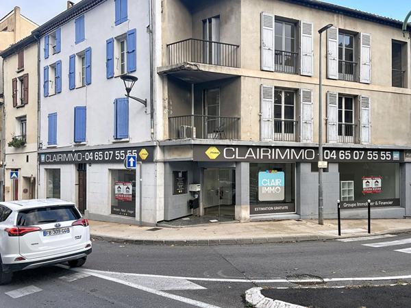 Local commercial avec appartement et terrasse 