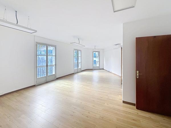 Local commercial avec appartement et terrasse 