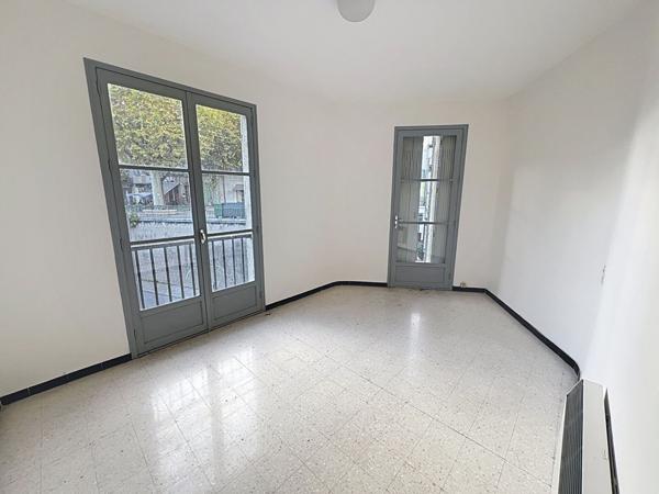 Local commercial avec appartement et terrasse 