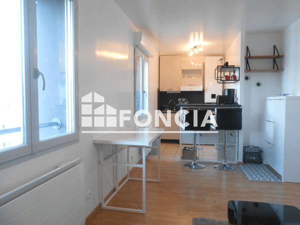Location Studio meublé 30.11 m² - 13 PLACE JOURDAN Limoges 87000
