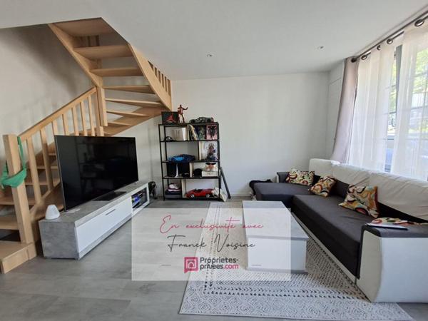 A VENDRE en Exclusivité à Pouzauges, Maison de centre-ville entièrement rénovée avec 1 chambre et 1 bureau