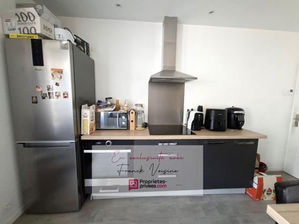 A VENDRE en Exclusivité à Pouzauges, Maison de centre-ville entièrement rénovée avec 1 chambre et 1 bureau