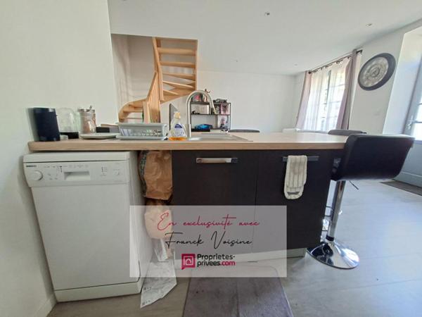 A VENDRE en Exclusivité à Pouzauges, Maison de centre-ville entièrement rénovée avec 1 chambre et 1 bureau