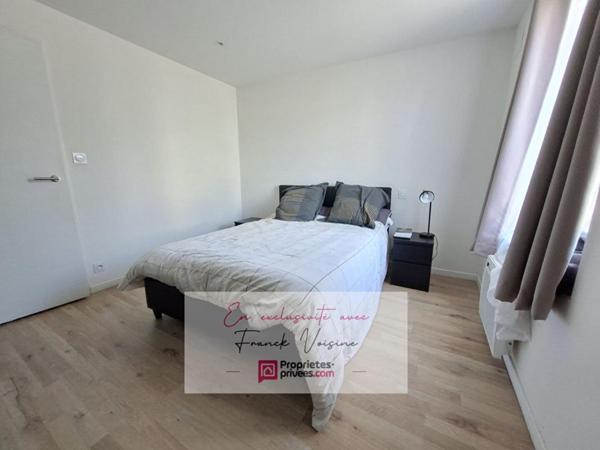 A VENDRE en Exclusivité à Pouzauges, Maison de centre-ville entièrement rénovée avec 1 chambre et 1 bureau