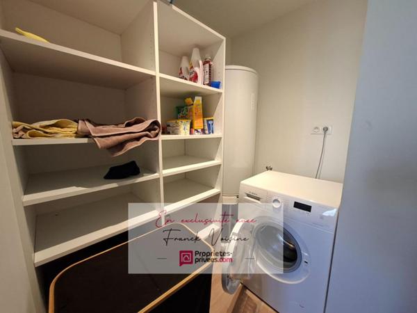 A VENDRE en Exclusivité à Pouzauges, Maison de centre-ville entièrement rénovée avec 1 chambre et 1 bureau