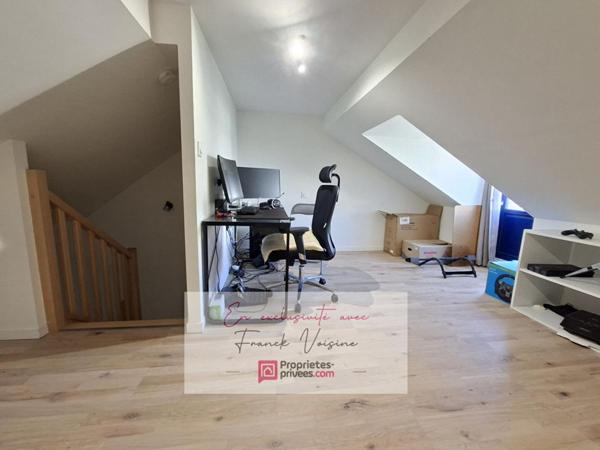 A VENDRE en Exclusivité à Pouzauges, Maison de centre-ville entièrement rénovée avec 1 chambre et 1 bureau