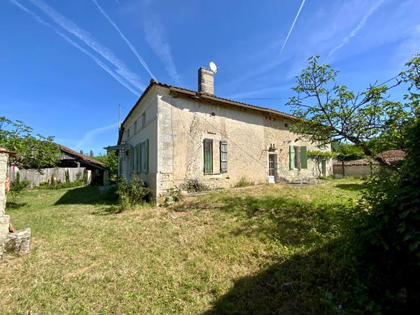 Longère atypique 6 pièces , piscine et dépendances
