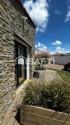 MAISON EN PIERRE JARDIN GARAGE 3 CHAMBRES ET SALLE DE SPORT BORD DE MER