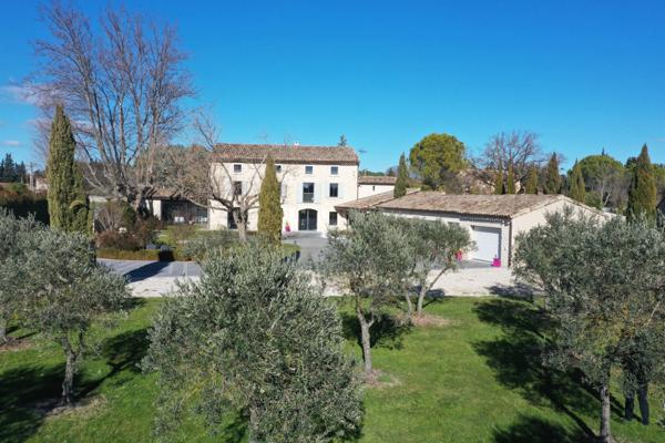 Velleron (84740) PROPRIETE DE CARACTERE OFFRANT UN EQUILIBRE ENTRE VILLAGE ET NATURE - SECTEUR PERNES - ISLE SUR LA SORGUE