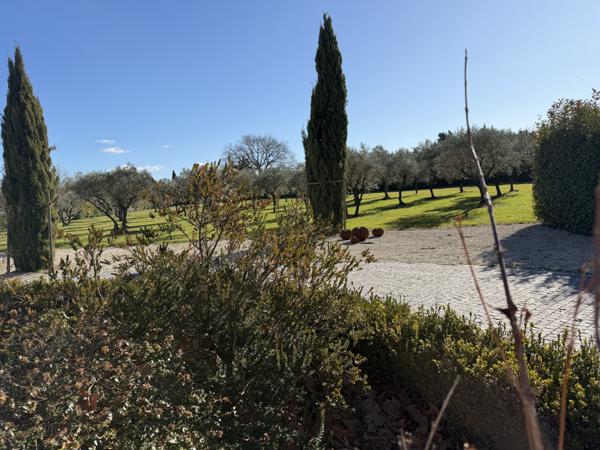 Velleron (84740) PROPRIETE DE CARACTERE OFFRANT UN EQUILIBRE ENTRE VILLAGE ET NATURE - SECTEUR PERNES - ISLE SUR LA SORGUE