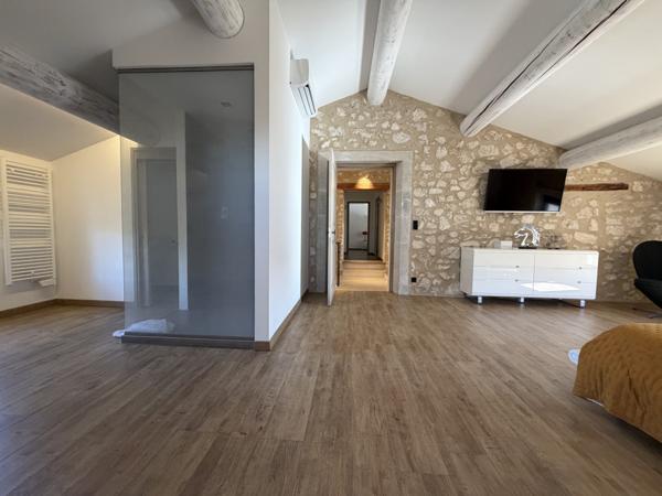 Velleron (84740) PROPRIETE DE CARACTERE OFFRANT UN EQUILIBRE ENTRE VILLAGE ET NATURE - SECTEUR PERNES - ISLE SUR LA SORGUE