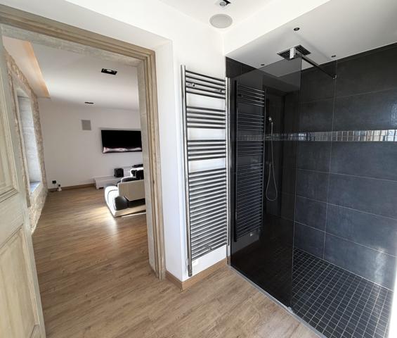 Velleron (84740) PROPRIETE DE CARACTERE OFFRANT UN EQUILIBRE ENTRE VILLAGE ET NATURE - SECTEUR PERNES - ISLE SUR LA SORGUE