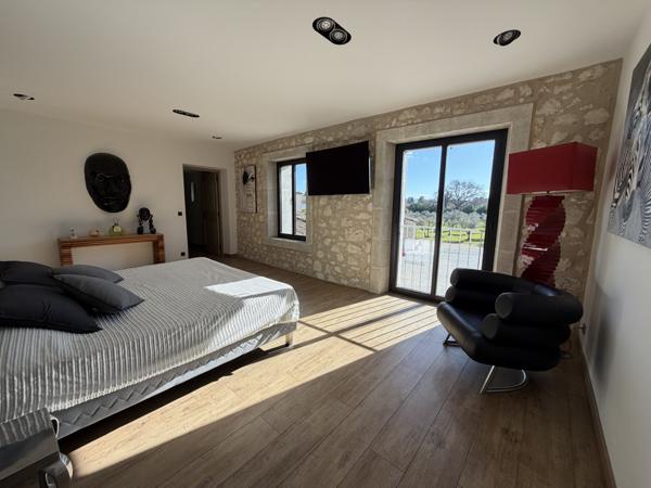 Velleron (84740) PROPRIETE DE CARACTERE OFFRANT UN EQUILIBRE ENTRE VILLAGE ET NATURE - SECTEUR PERNES - ISLE SUR LA SORGUE