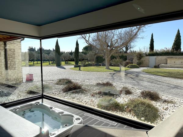 Velleron (84740) PROPRIETE DE CARACTERE OFFRANT UN EQUILIBRE ENTRE VILLAGE ET NATURE - SECTEUR PERNES - ISLE SUR LA SORGUE