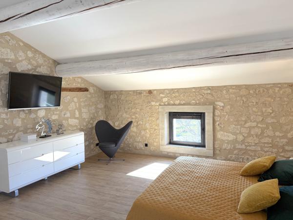 Velleron (84740) PROPRIETE DE CARACTERE OFFRANT UN EQUILIBRE ENTRE VILLAGE ET NATURE - SECTEUR PERNES - ISLE SUR LA SORGUE