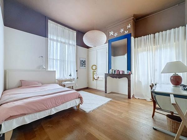 Maison mitoyenne 1 côté Croix 250 m²