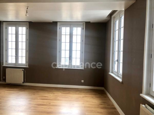 **Centre-ville de Bolbec**Maison de ville de 160 m² avec Terrasse et Garage.