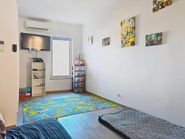 Maison avec grand garage et grande cave