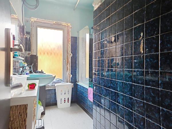 Maison avec grand garage et grande cave