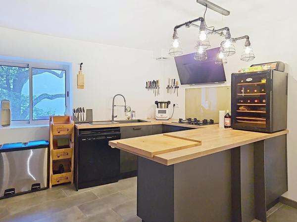 Maison avec grand garage et grande cave