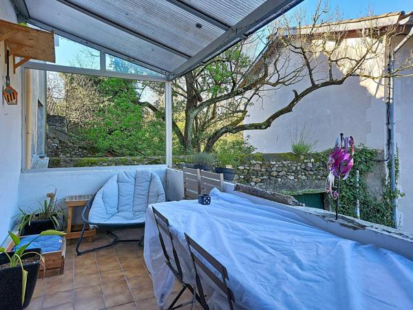 Maison avec grand garage et grande cave