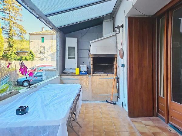 Maison avec grand garage et grande cave