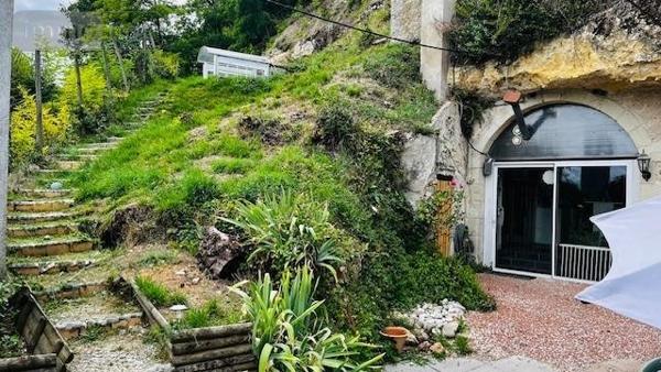 Maison à vendre à Luynes dans l'Indre-et-Loire (37230), ref : 999/3704   
LUYNES