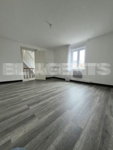 Immeuble de rapport en 2 lots + dépendances à Lorgies