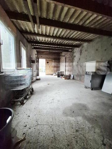 Immeuble de rapport en 2 lots + dépendances à Lorgies