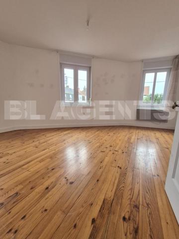 Immeuble de rapport en 2 lots + dépendances à Lorgies